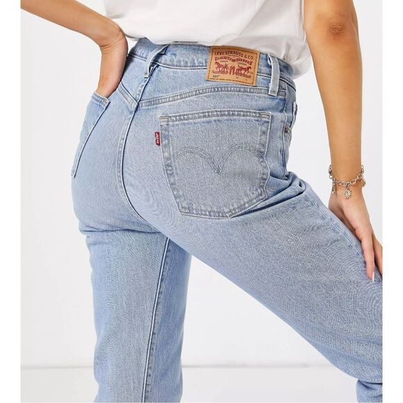 Levis Premium Wedgie Straight Jeans Size 26 Button Fly Solid Light Blue Wash - Picture 1 of 10